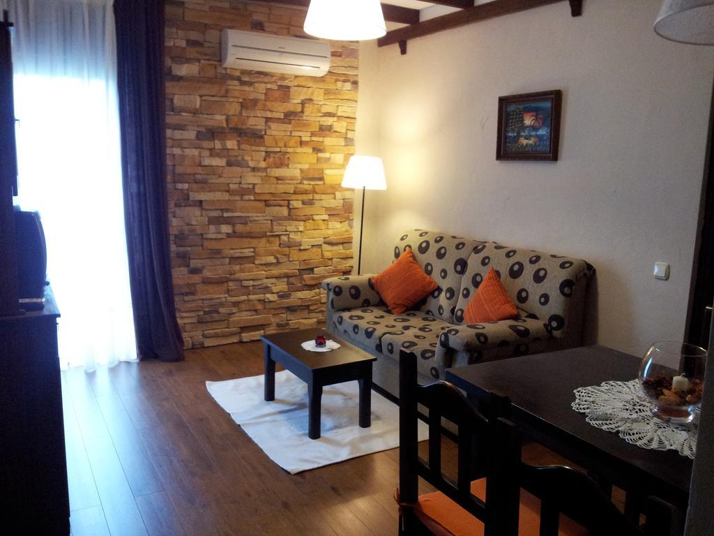 Apartamentos El Mirador Del Soto Sotoserrano Екстериор снимка